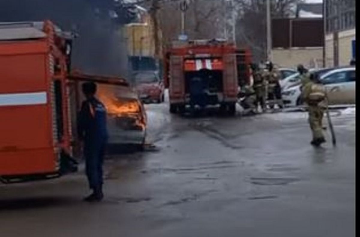 В центре Михайловска полностью сгорел автомобиль | АиФ Ставрополь