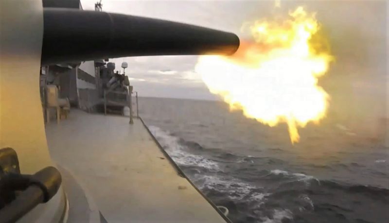 Артиллерийская стрельба по воздушным и морским целям на учениях Черноморского флота