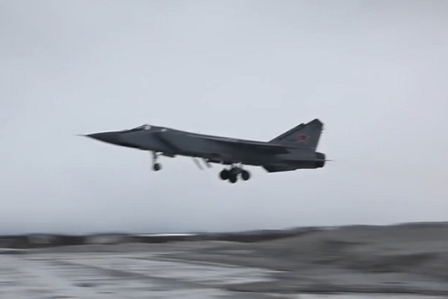 В Новгородской области самолет МиГ-31 выкатился за пределы взлетной полосы