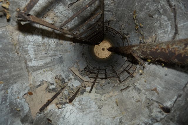 В Самарской области мужчина провалился в 8-метровый бункер