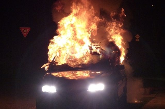 Поздно вечером в Новотроицке сгорел автомобиль