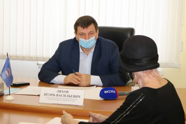 Спикер областной Думы Игорь Ляхов провел прием граждан в Смоленске