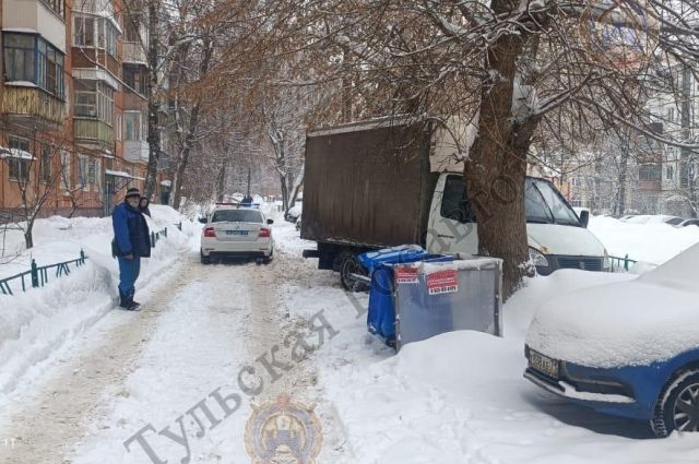 В Туле во дворе на улице Кирова водитель Газ сбил пожилую женщину