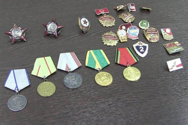 В Екатеринбурге поймали молодых людей, укравших награды ветерана ВОВ