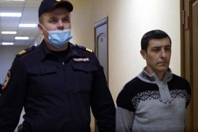 В Новосибирске мужчине дали 4 года за удар пенсионера ножом в автобусе