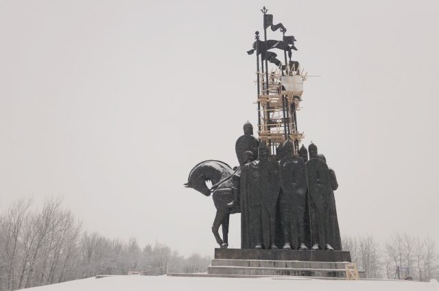 Завершён ремонт флагштоков памятника Александру Невскому под Псковом