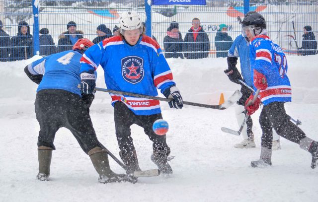 Весёлый хоккей в валенках. в Туле прошёл необычный турнир