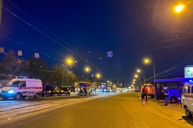 Массовое ДТП на улице Минаева в Ульяновске спровоцировало пробку