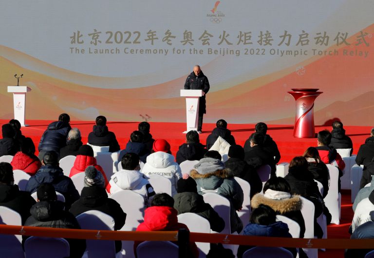 Секретарь парткома Пекина, член Политбюро ЦК КПК Цай Ци во время церемонии старта эстафеты огня зимней Олимпиады 2022 года в Олимпийском парке