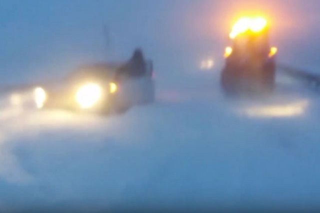 Полиция вызволила из снежного плена автобус с юными хоккеистами