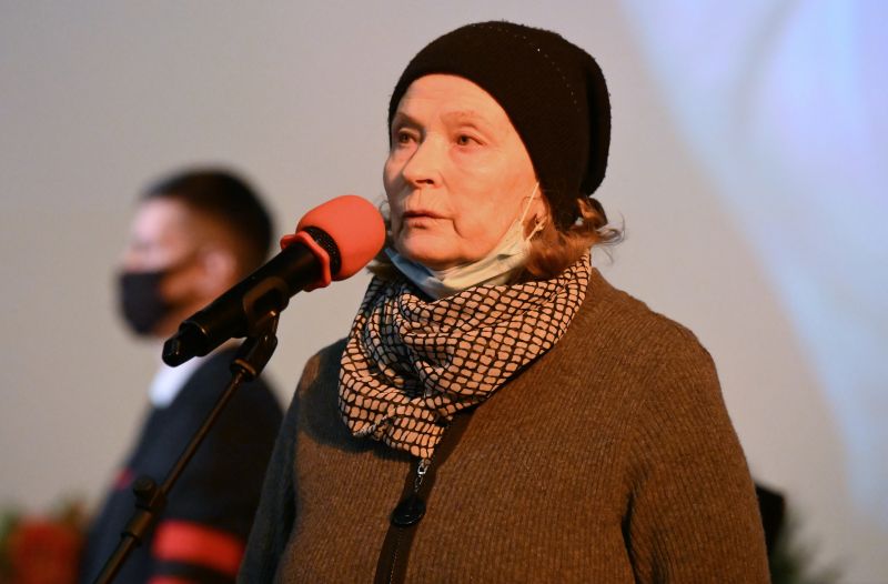 Актриса Людмила Зайцева выступает на церемонии прощания с режиссёром Виктором Мережко в Доме кино