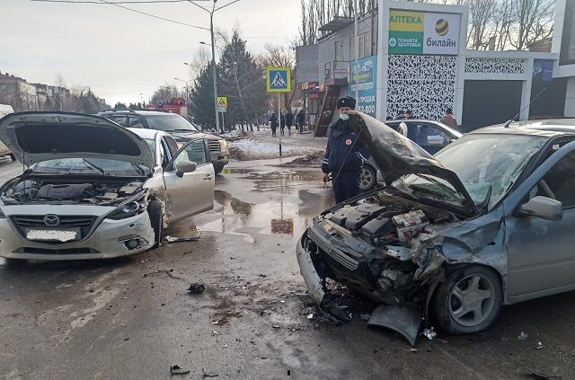 Молодой пассажир пострадал в аварии возле роддома в Ставрополе