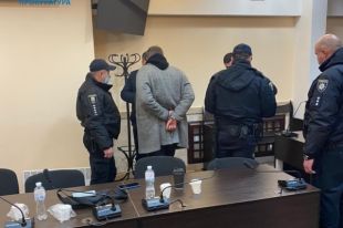 ВАКС приговорил бывших судей киевского райсуда к семи годам за взятку
