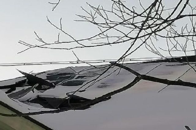 Чиновники Петропавловска ответили жителям дома со снесенной крышей