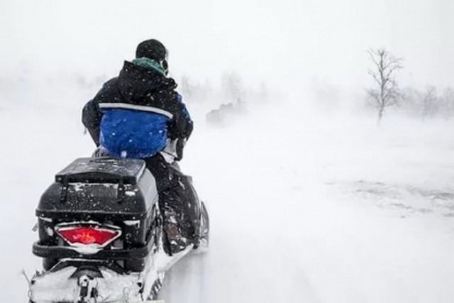 Камчатские спасатели вытащили автомобилиста из снежного перемета