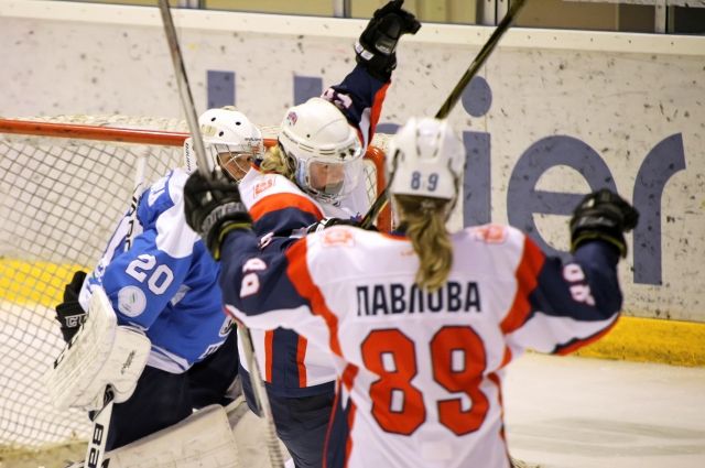 В сборной России три красноярские хоккеистки - Дарья Гредзен, Екатерина Добродеева и Валерия Павлова.