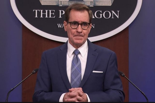 Пресс-секретарь Пентагона Джон Кирби на пресс-конференции, во время которой он бездоказательно обвинял Россию в якобы подготовке предлога для вторжения.