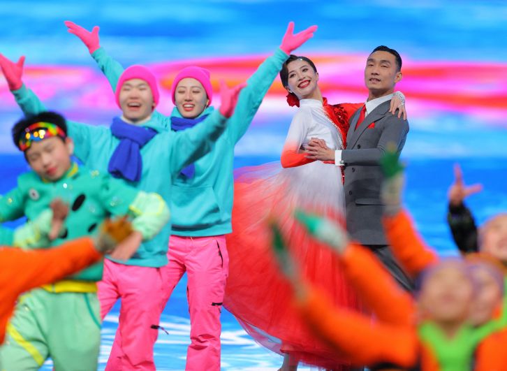Артисты во время церемонии открытия зимних Олимпийских игр в Пекине