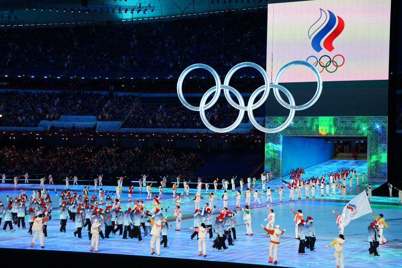 Российские спортсмены, члены сборной России (команда ОКР) во время парада атлетов на церемонии открытия XXIV зимних Олимпийских игр в Пекине