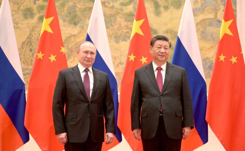 Владимир Путин и председатель КНР Си Цзиньпин (слева направо) во время встречи в государственной резиденции Дяоюйтай