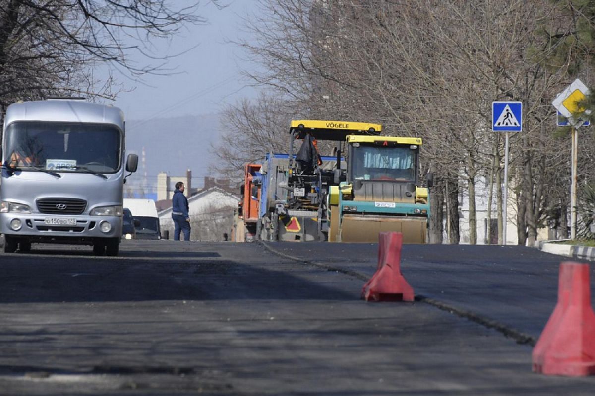 Новороссийск последние новости. Ремонт трассы. Городская дорога. Краснодар дороги. Ремонт дорог летом.