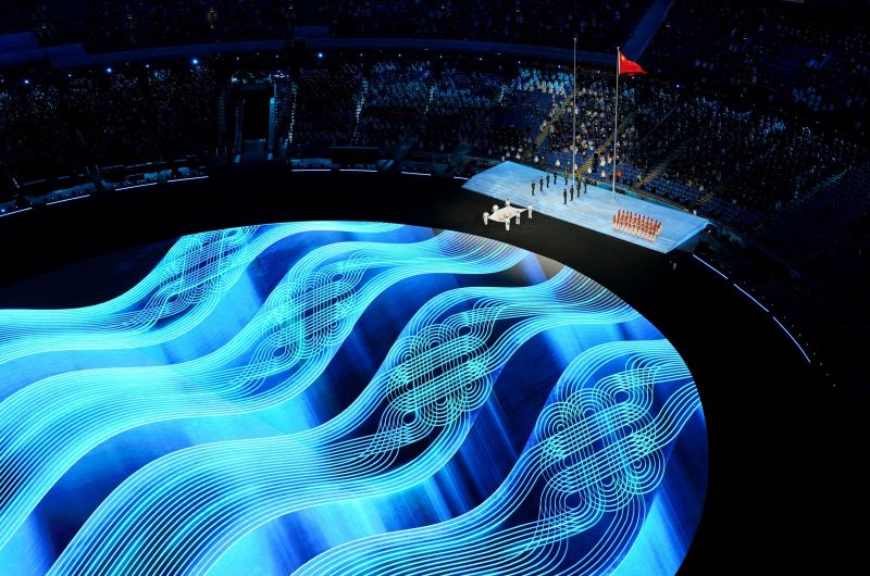 Вынос Олимпийского флага во время церемонии открытия
