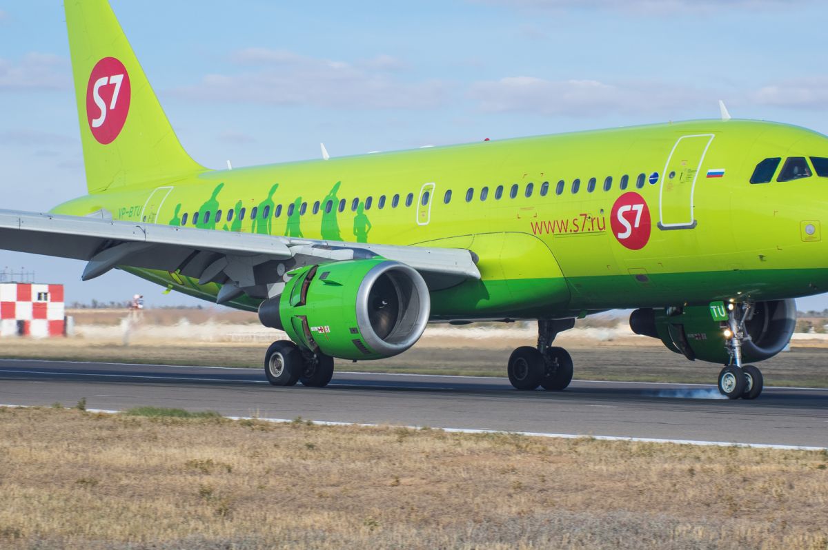 Самолет турция новосибирск. S7 Airlines Новосибирск. S7. Самолеты s7 в Новосибирске. Самолет s7.