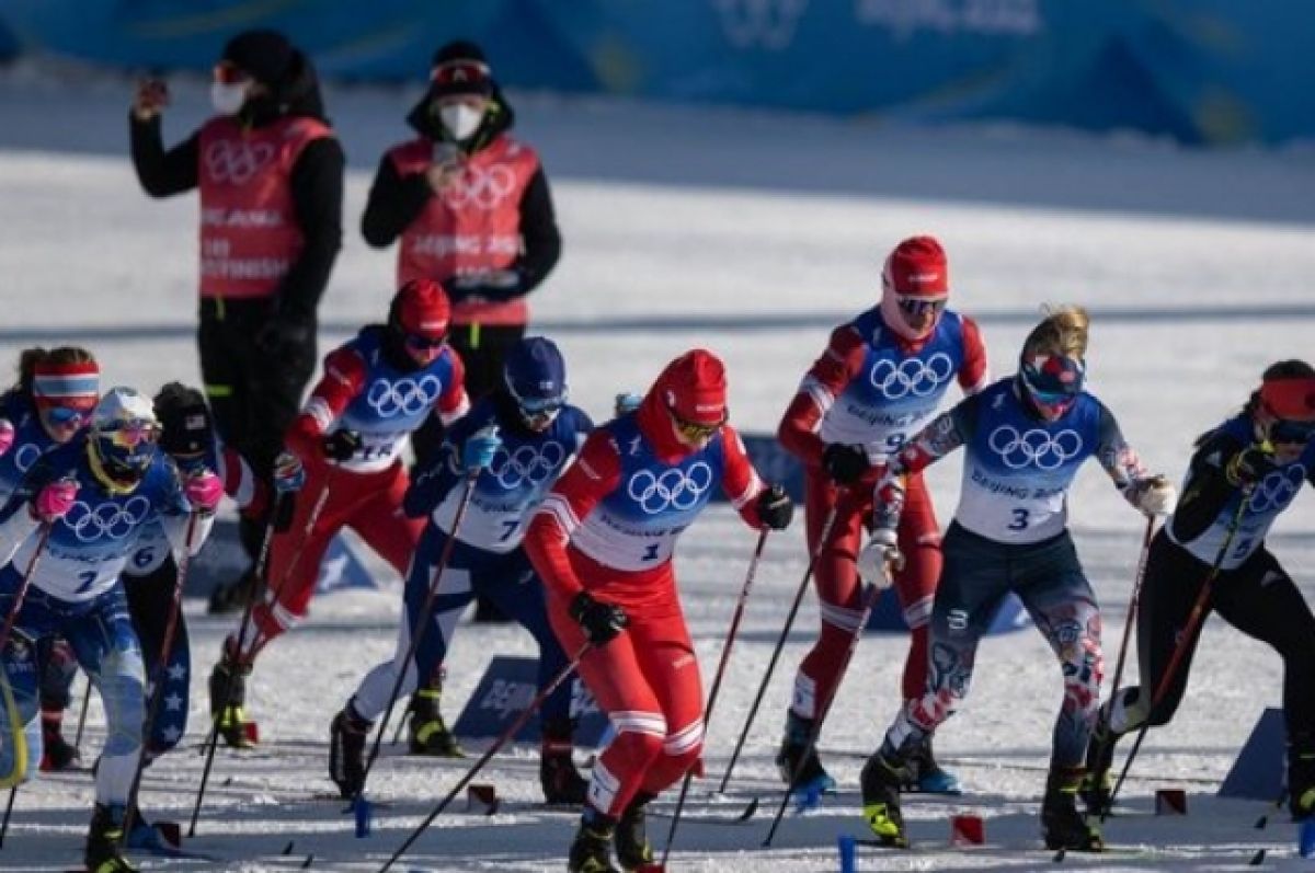 Лыжи скиатлон мужчины сегодня. Сборная России по лыжынм гонкам 18год. Зимние Олимпийские на лыжах. Лыжный спорт на Олимпийских играх 2018 года Россия. Медаль лыжи Олимпийская серебро.