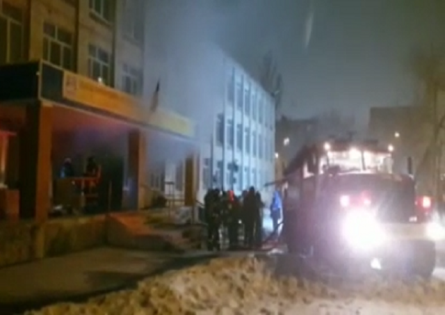 В Кировском районе Волгограда потушили пожар в школе