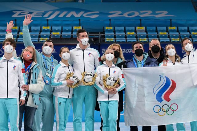 Золотые призеры командных соревнований по фигурному катанию на XXIV зимних Олимпийских играх в Пекине.