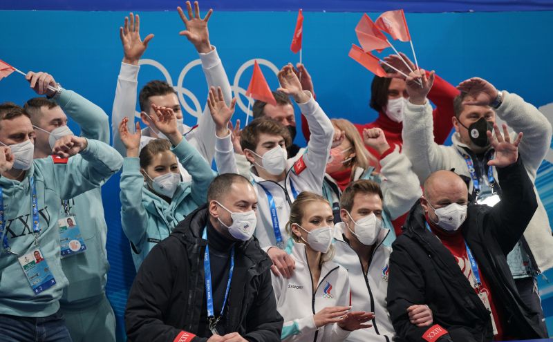 Команда Олимпийского комитета России после командных соревнований по фигурному катанию на XXIV зимних Олимпийских играх в Пекине