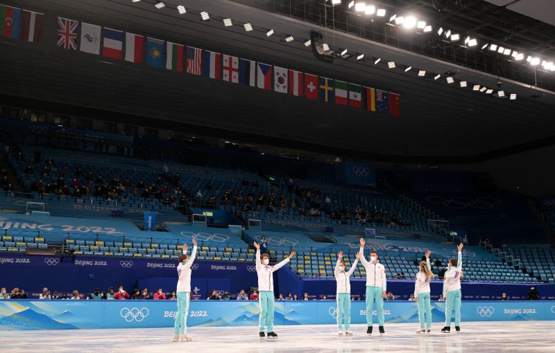 Российские спортсмены после командных соревнований по фигурному катанию на XXIV зимних Олимпийских играх в Пекине