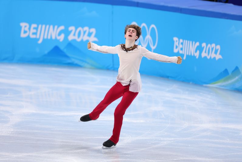 Марк Кондратюк выступает в произвольной программе мужского одиночного катания командных соревнований по фигурному катанию на XXIV зимних Олимпийских играх в Пекине