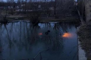 Во Львовской области авто слетело с моста в реку: есть жертва.