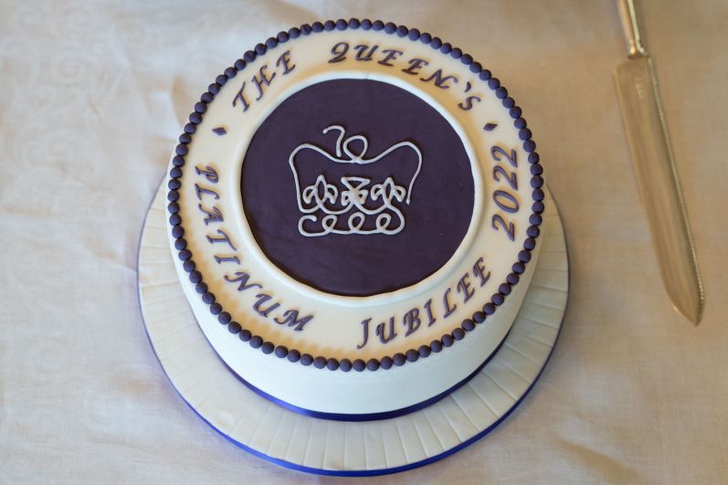 Праздничный торт по случаю 70-летнего пребывания на троне королевы Великобритании Елизаветы II