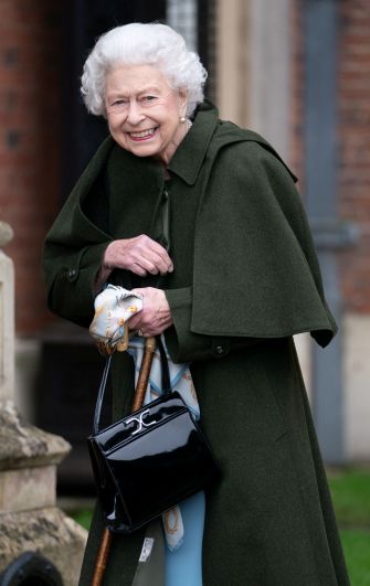 Королева Елизавета II перед приёмом в Сандрингемском дворце в Норфолке по случаю 70-летия вступления на британский престол