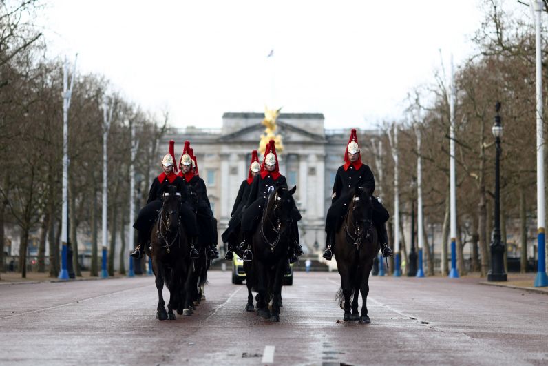 Смена караула Букингемского дворца в преддверии 70-летнего пребывания на троне королевы Великобритании Елизаветы II