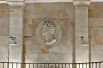Непосредственно над эскалаторным спуском «Пушкинской» расположен барельефный мраморный медальон с профилем поэта, напоминающий геммы древнегреческих богов и героев. Автор – Мария Литовченко.