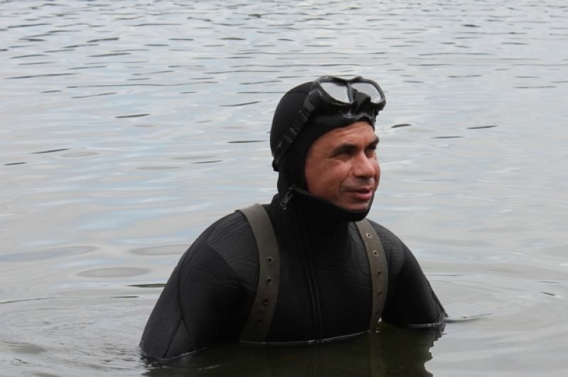Ильченко Игорь Сергеевич - водолаз отделения специальных и водолазных работ поисково-спасательной службы, 35 лет.