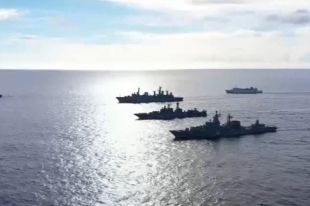 В Черное море вошли три военных корабля РФ