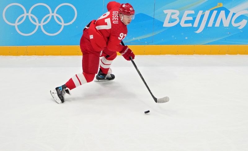 Игрок сборной России по хоккею Никита Гусев