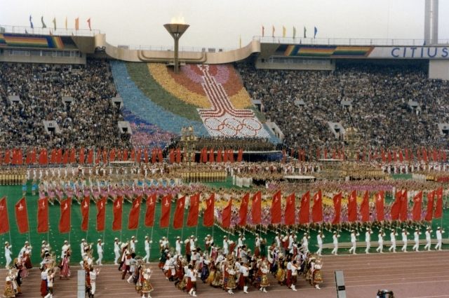 Символика Олимпиады-80 нашла отражение не только в сувенирах, но и в многочисленных тканях.