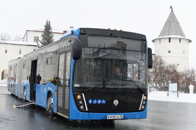 На дорогах Казани появился 18-метровый автобус-«гармошка»