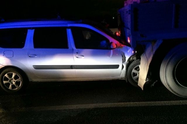 В аварии с грузовиком и легковушкой возле Ставрополя водитель сломал бедро