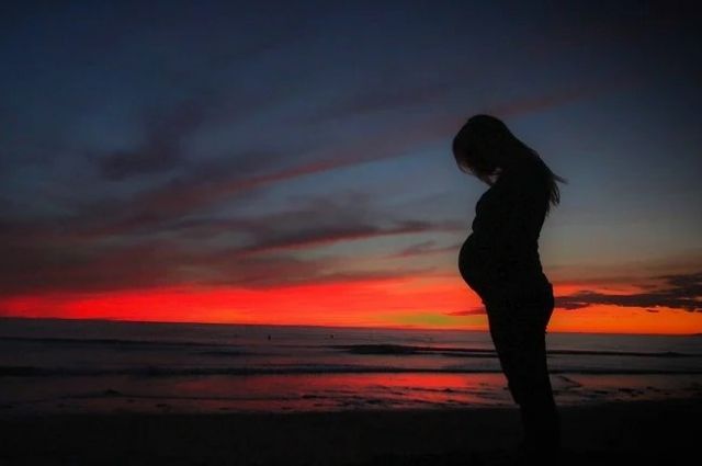 В Роспотребнадзоре сообщили, что беременные, перенесшие ковид, чаще рожают неполноценных детей