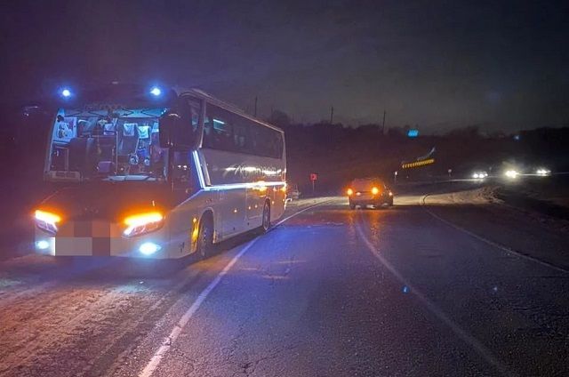 «Лада Ларгус» врезалась в автобус «Пятигорск – Моздок» с 22 пассажирами
