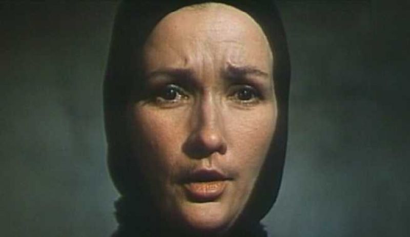 Зинаида Кириенко в роли Ефросиньи Дерюгиной в кадре из фильма «Судьба» (1977)