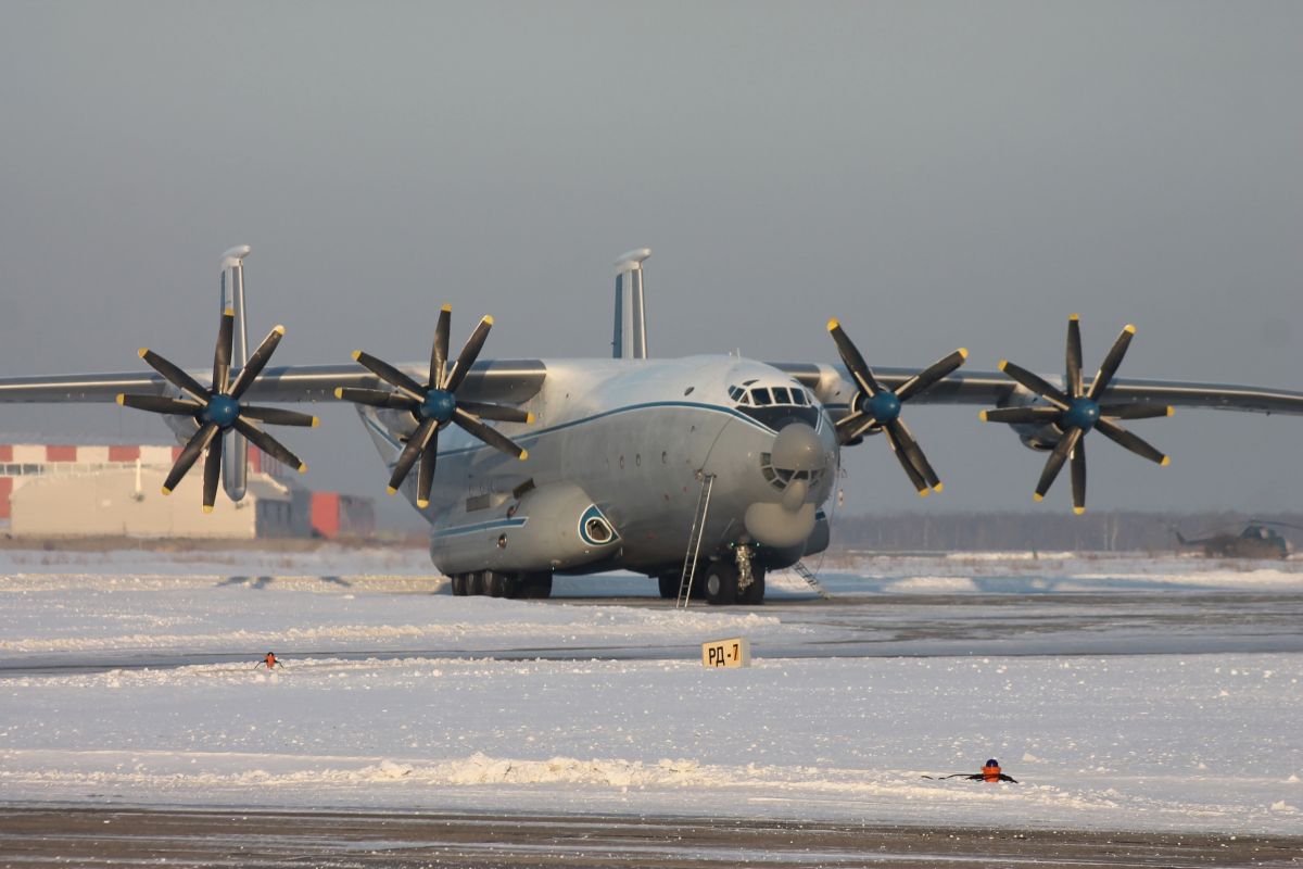 Из Новосибирска улетел самый большой в мире самолет Ан-22 «Антей» | АиФ  Новосибирск