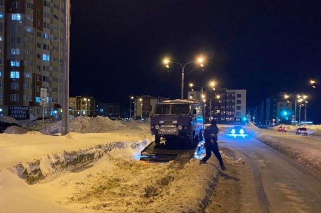 С улиц Ульяновска эвакуируют неправильно припаркованные автомобили