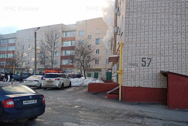 Пожарные спасли из огня двух жильцов многоквартирного дома в Клинцах